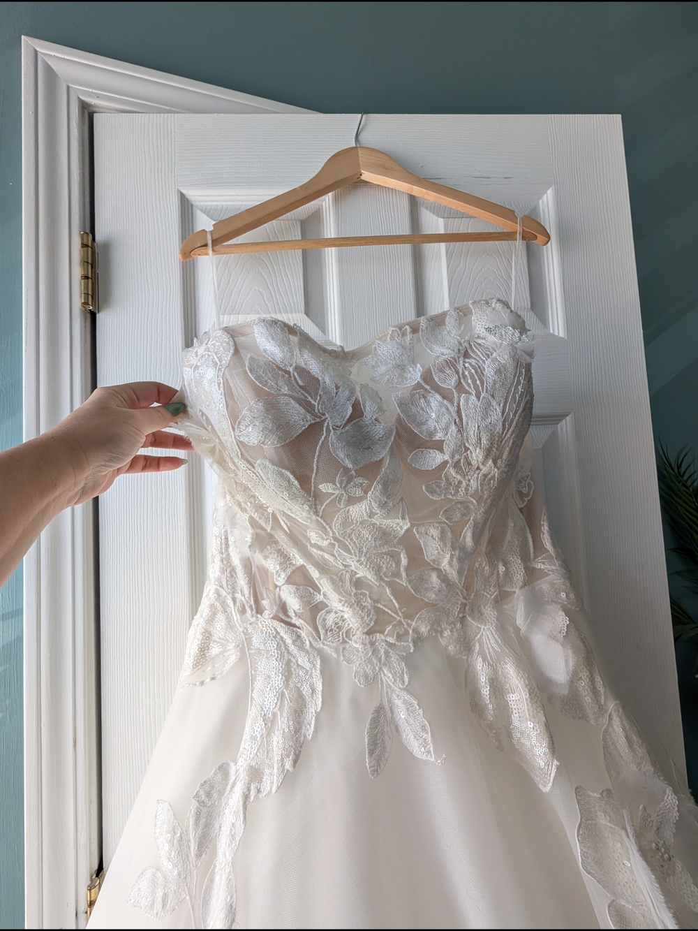NWOT Casablanca Castle Wedding Ivory Strapless A-Line Gown w/ 3D Floral Applique